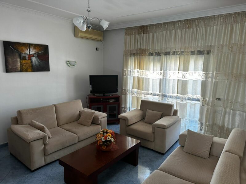 Bulevardi i Ri - Jepet me Qira Apartament 2+1