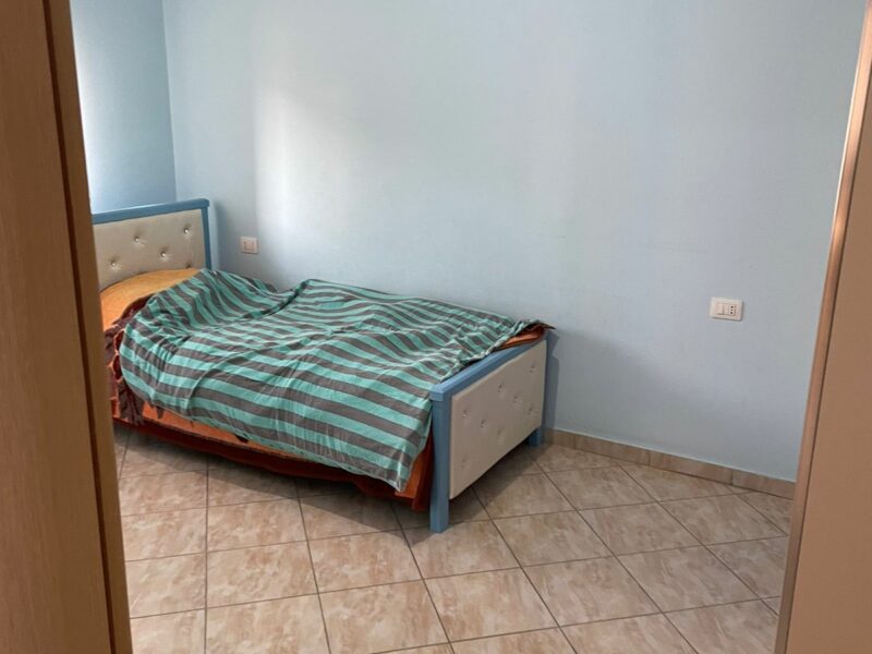 Shitet apartament 2+1+2 tualete, Fresku-Thesari i Shtetit