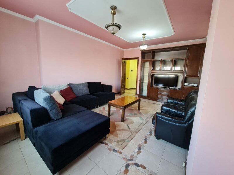 Jepet me Qira apartament 3+2 blk+2 WC+ 1 Lavanteri (📍Bulevardi Zogu i Parë, pranë Intesa San Paolo)