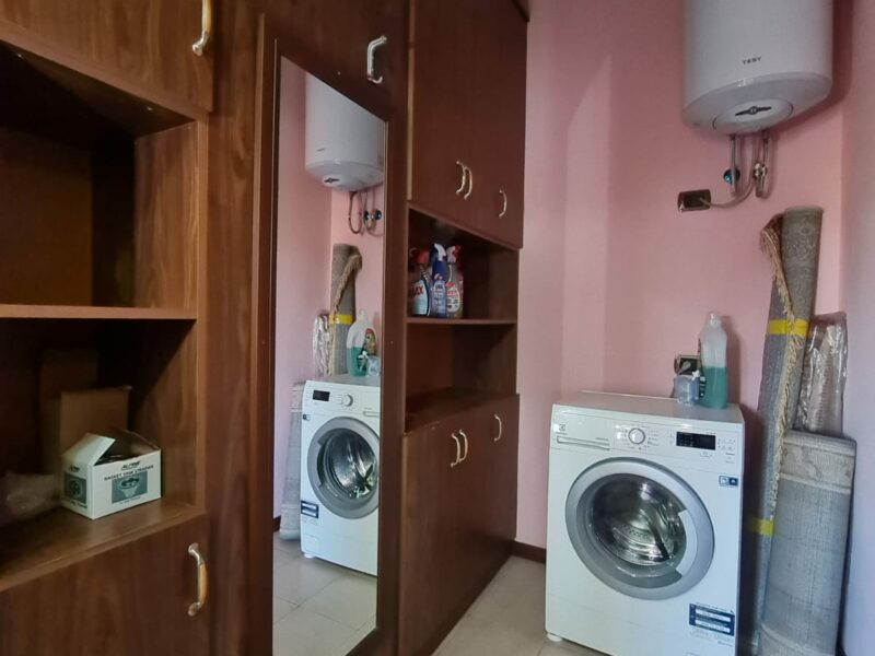 Jepet me Qira apartament 3+2 blk+2 WC+ 1 Lavanteri (📍Bulevardi Zogu i Parë, pranë Intesa San Paolo)