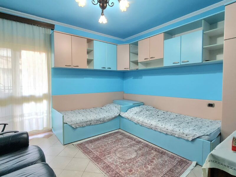 Jepet me Qira apartament 3+2 blk+2 WC+ 1 Lavanteri (📍Bulevardi Zogu i Parë, pranë Intesa San Paolo)