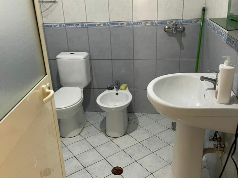 Shitet apartament 2+1+2 tualete, Fresku-Thesari i Shtetit