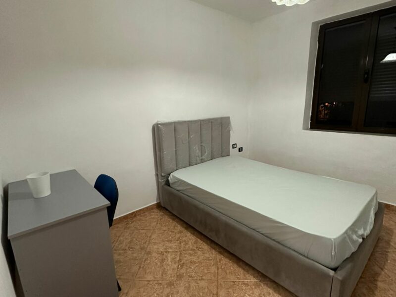 Jepet me Qira apartament 2+1 Rruga e Durresit