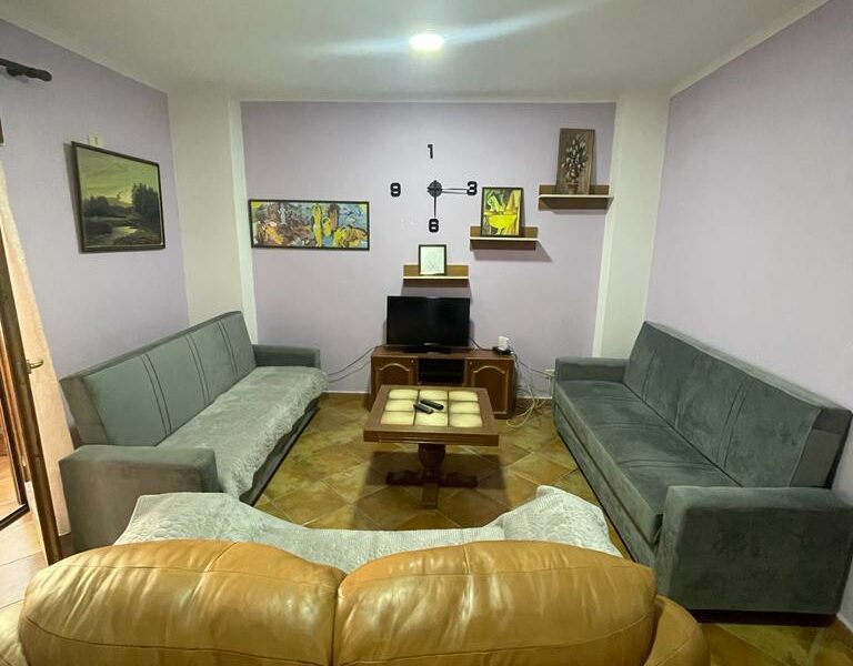 Jepet me qira Apartament 1+1 - 9 Katshet, afer Qendres