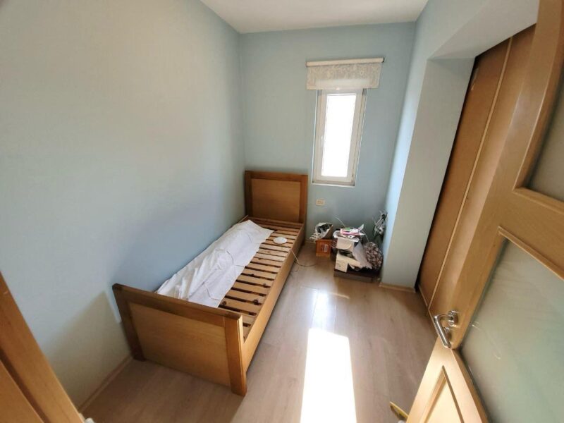 Shitet Apartament 2+1 -Te Ish Restorant Durresi