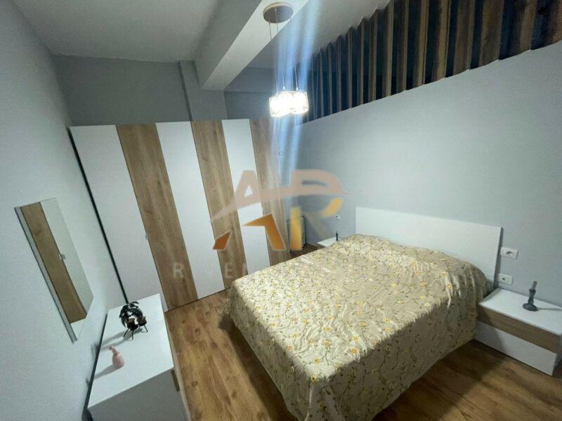 Shitet apartament 2+1 Kodra e Diellit